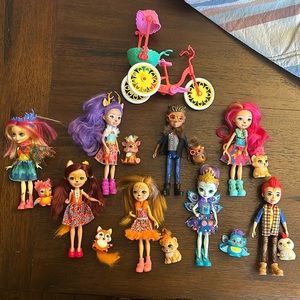 Enchantimals - Set of 8 dolls with 8 matching pets and the Bike Buddies Playset